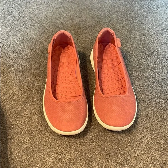 CROCS | Shoes | Crocs Pink Flats Comfortable Slipon Loafers  display picture 3